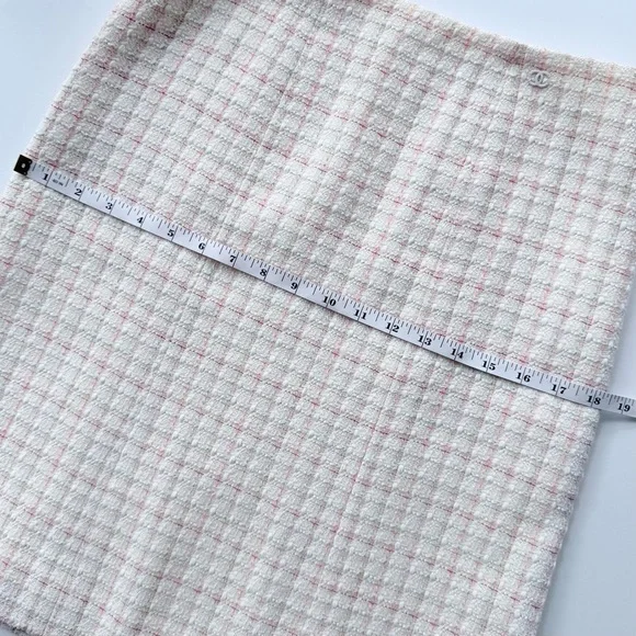 Chanel 04C 2004 Cruise Resort Ivory Fantasy Tweed B2364 Skirt Size 36 FR 4 US - Picture 16 of 16